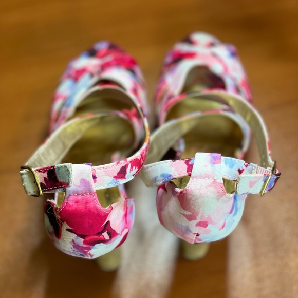 ModCloth Qupid Floral Wedge Heels - Picture 2 of 3
